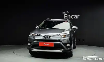 Toyota RAV4 2018 2.5 Автомат в Москве № 199661, миниатюра 3