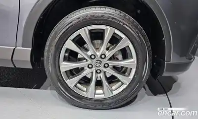 Toyota RAV4 2018 2.5 Автомат в Москве № 199661, миниатюра 5