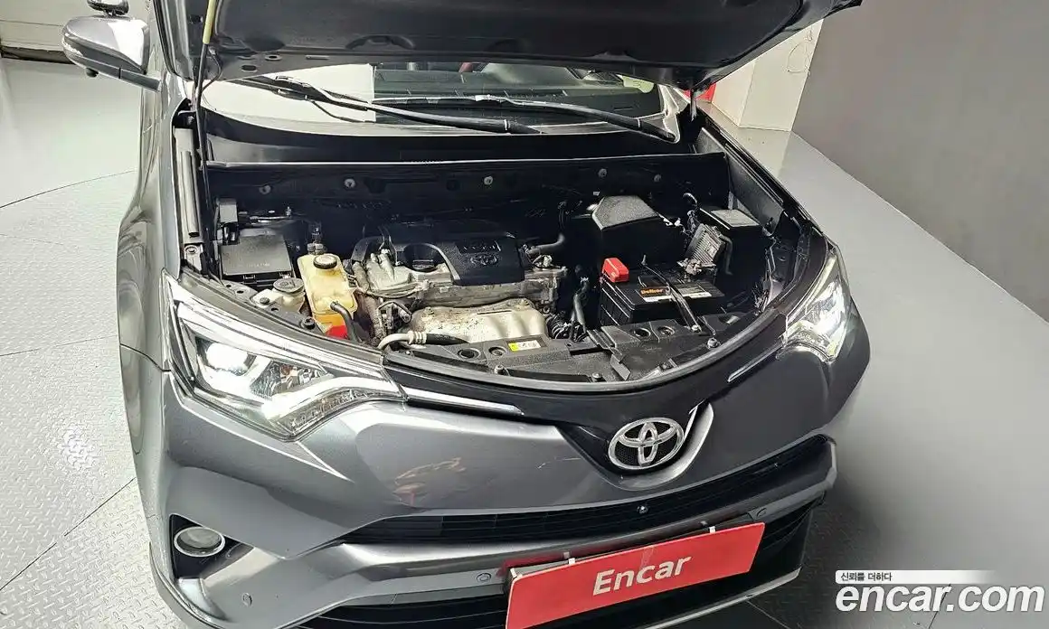 Toyota RAV4 2018 2.5 Автомат в Москве № 199661, фото 6