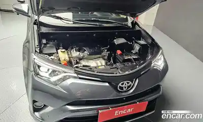 Toyota RAV4 2018 2.5 Автомат в Москве № 199661, миниатюра 6