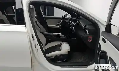 Mercedes-Benz A-Class 2020 2.0 Автомат в Москве № 204490, миниатюра 2