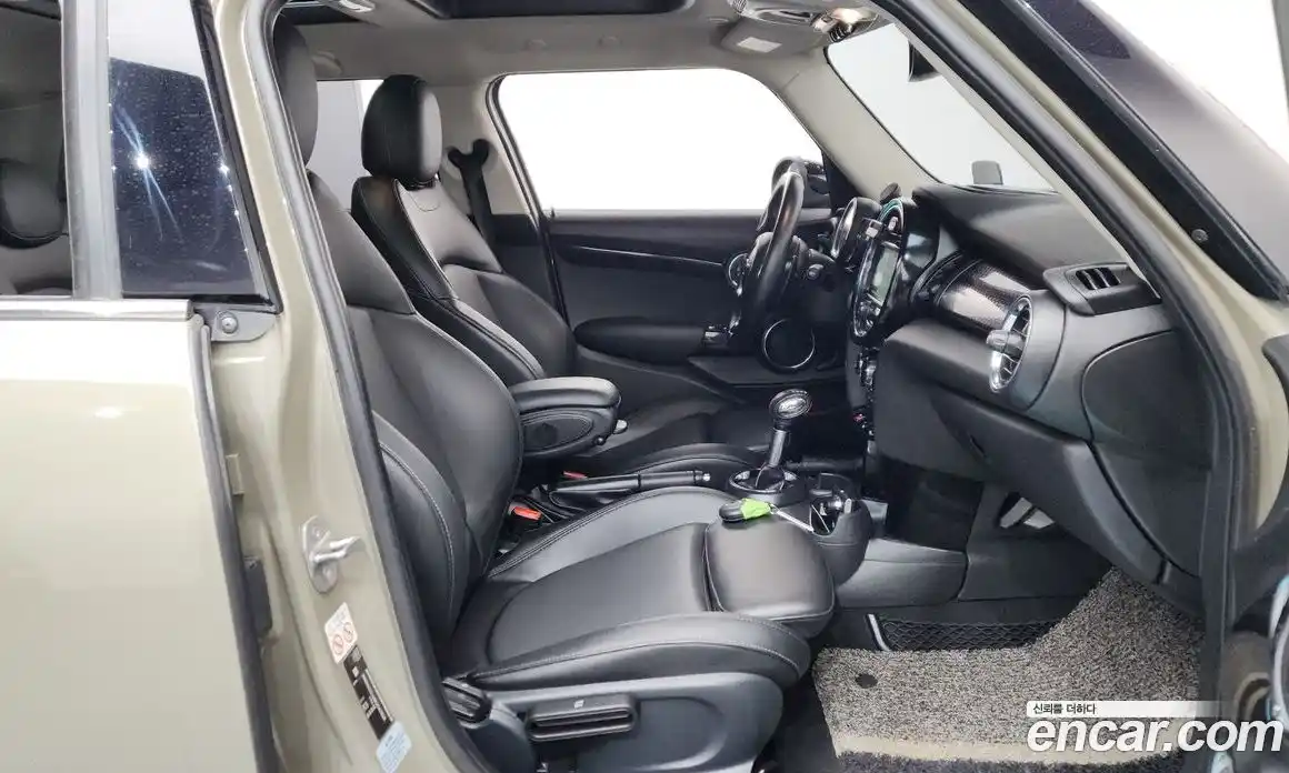 Mini Cooper 2019 2.0 Автомат в Москве № 210803, фото 11