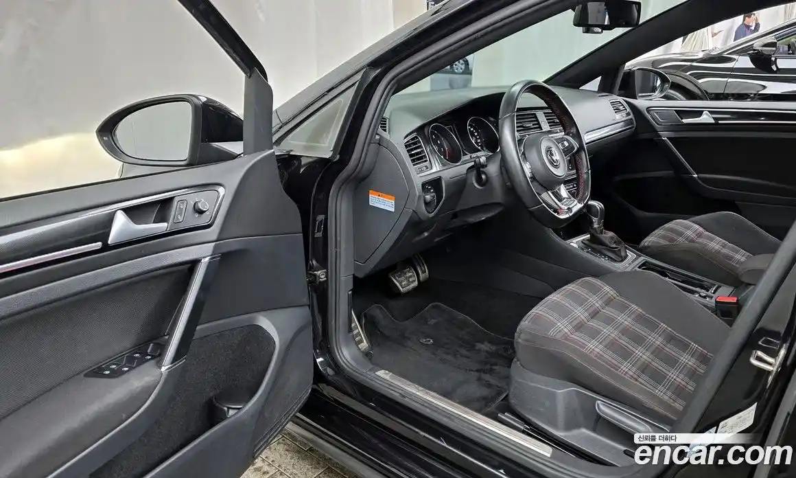 Volkswagen Golf 2016 2.0 Автомат в Москве № 215339, фото 18