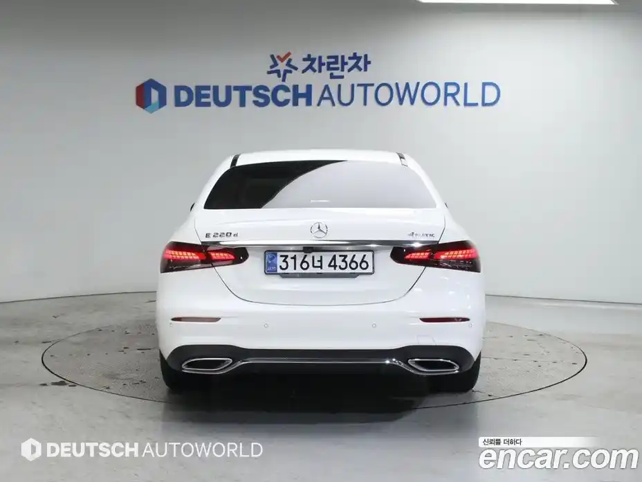 Mercedes-Benz E-Class 2021 1.9 Автомат в Москве № 222934, фото 4