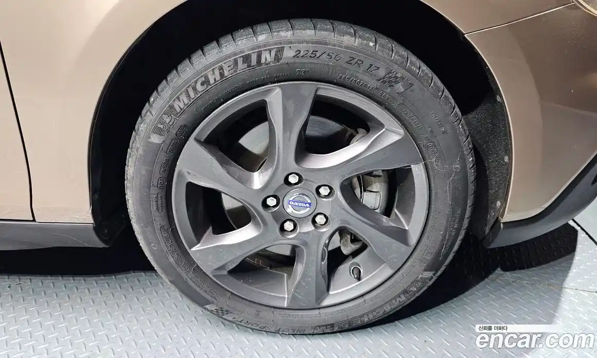 Volvo V40 2013 2.0 Автомат в Москве № 229594, фото 11