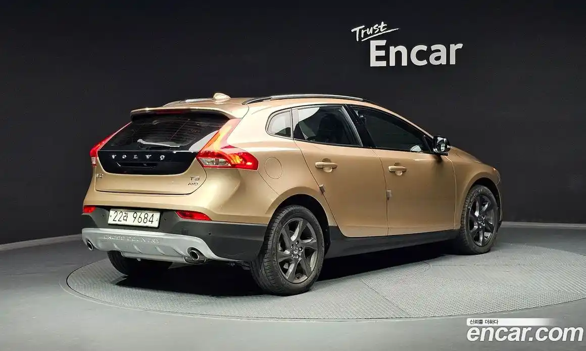 Volvo V40 2013 2.0 Автомат в Москве № 229594, фото 17