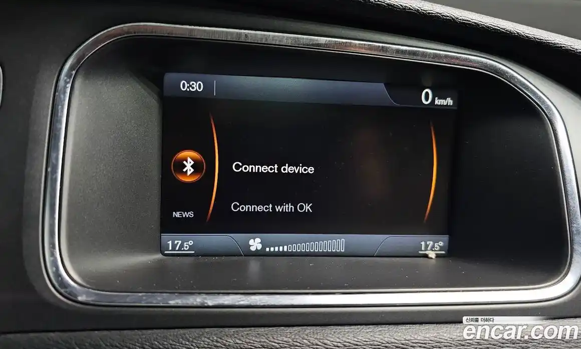 Volvo V40 2013 2.0 Автомат в Москве № 229594, фото 4