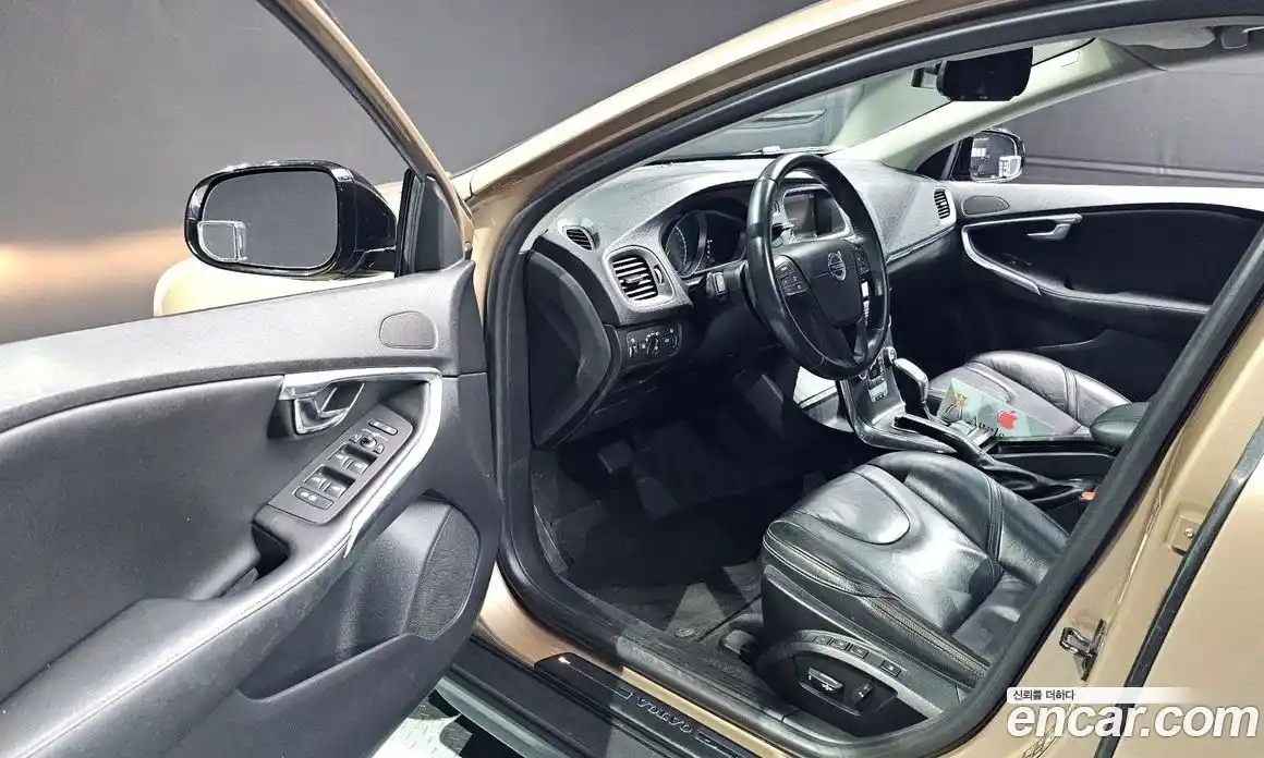 Volvo V40 2013 2.0 Автомат в Москве № 229594, фото 9