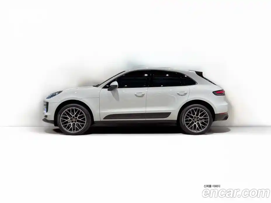 Porsche Macan 2021 2.0 Автомат в Москве № 231013, фото 1