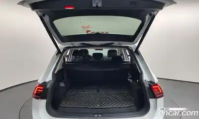 Volkswagen Tiguan 2020 2.0 Автомат в Москве № 254588, миниатюра 3