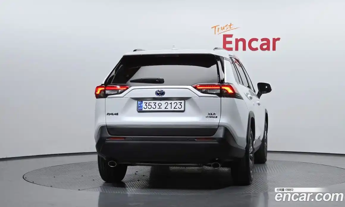 Toyota RAV4 2024 2.5 Автомат в Москве № 279227, фото 15