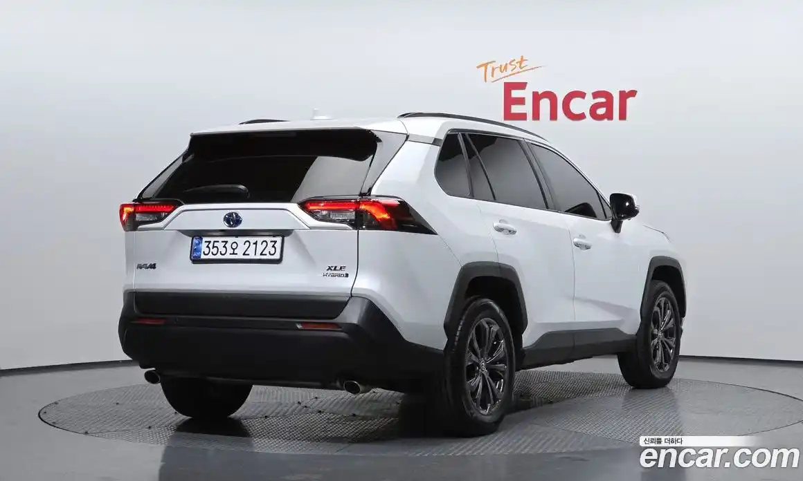 Toyota RAV4 2024 2.5 Автомат в Москве № 279227, фото 18