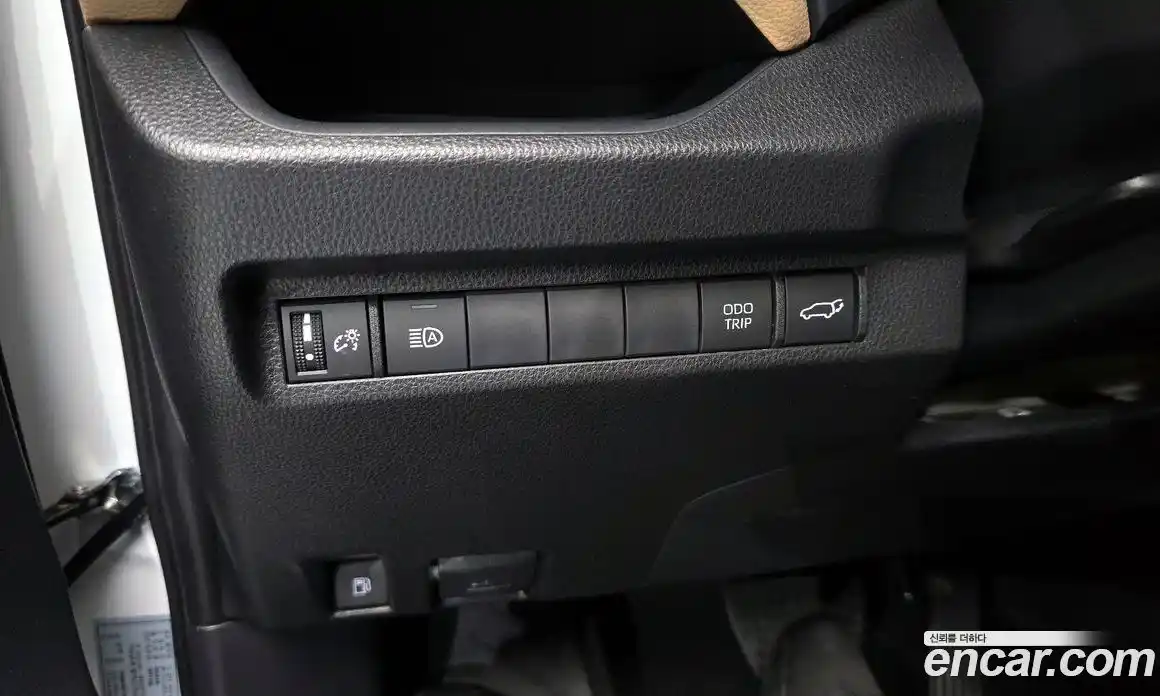 Toyota RAV4 2024 2.5 Автомат в Москве № 279227, фото 9