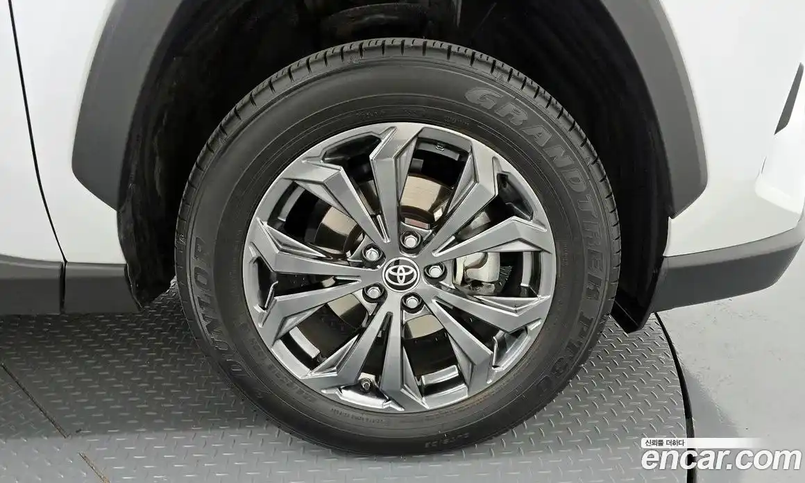 Toyota RAV4 2024 2.5 Автомат в Москве № 279227, фото 10