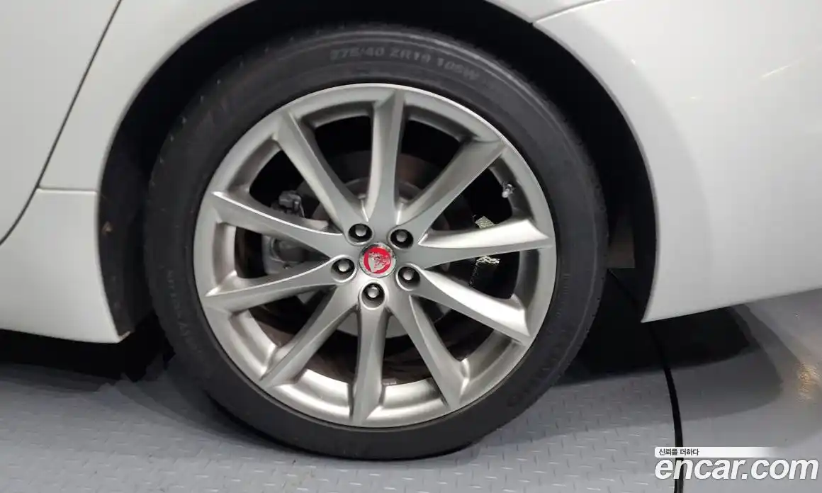 Jaguar XJ 2015 3.0 Автомат в Москве № 304954, фото 16