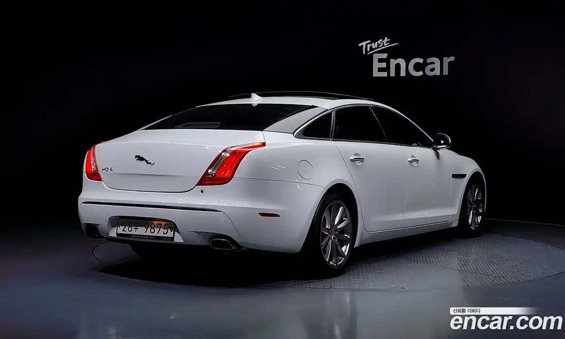 Jaguar XJ 2015 3.0 Автомат в Москве № 304954, фото 20