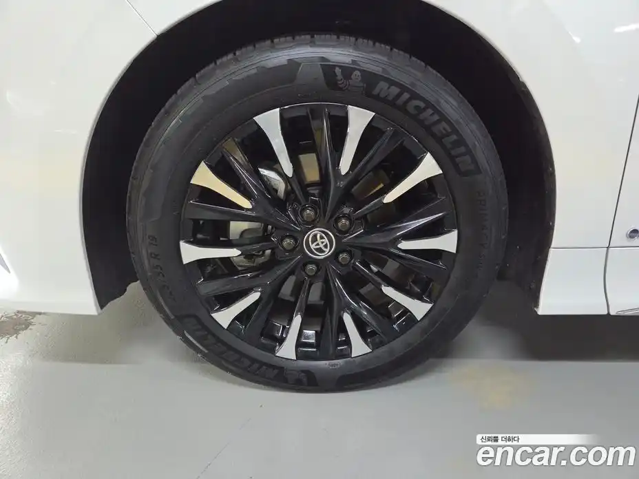 Toyota Alphard 2024 2.5 Автомат в Москве № 361203, фото 18