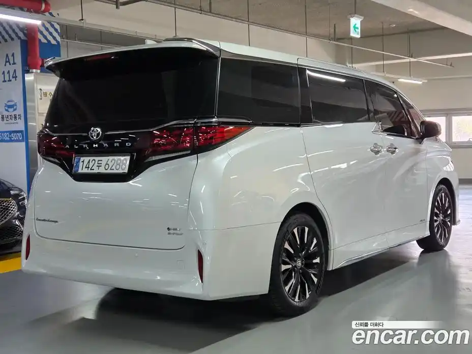 Toyota Alphard 2024 2.5 Автомат в Москве № 361203, фото 3