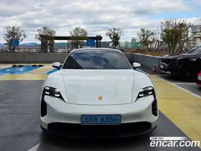 Porsche Taycan, 2024