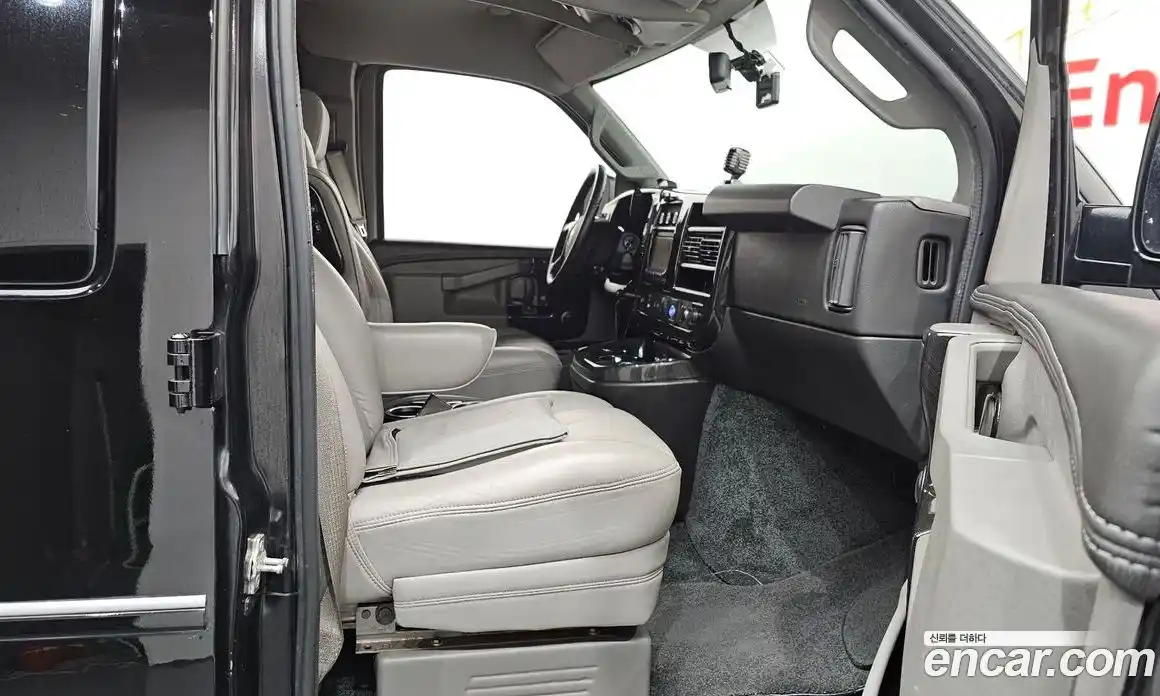 Chevrolet Express Van 2016 6.0 Автомат в Москве № 385223, фото 11