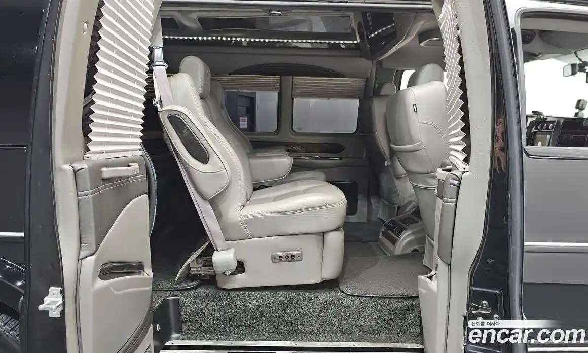 Chevrolet Express Van 2016 6.0 Автомат в Москве № 385223, фото 12