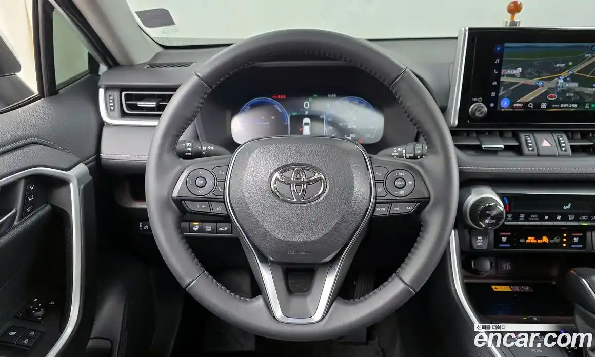 Toyota RAV4 2024 2.5 Автомат в Москве № 432879, фото 13