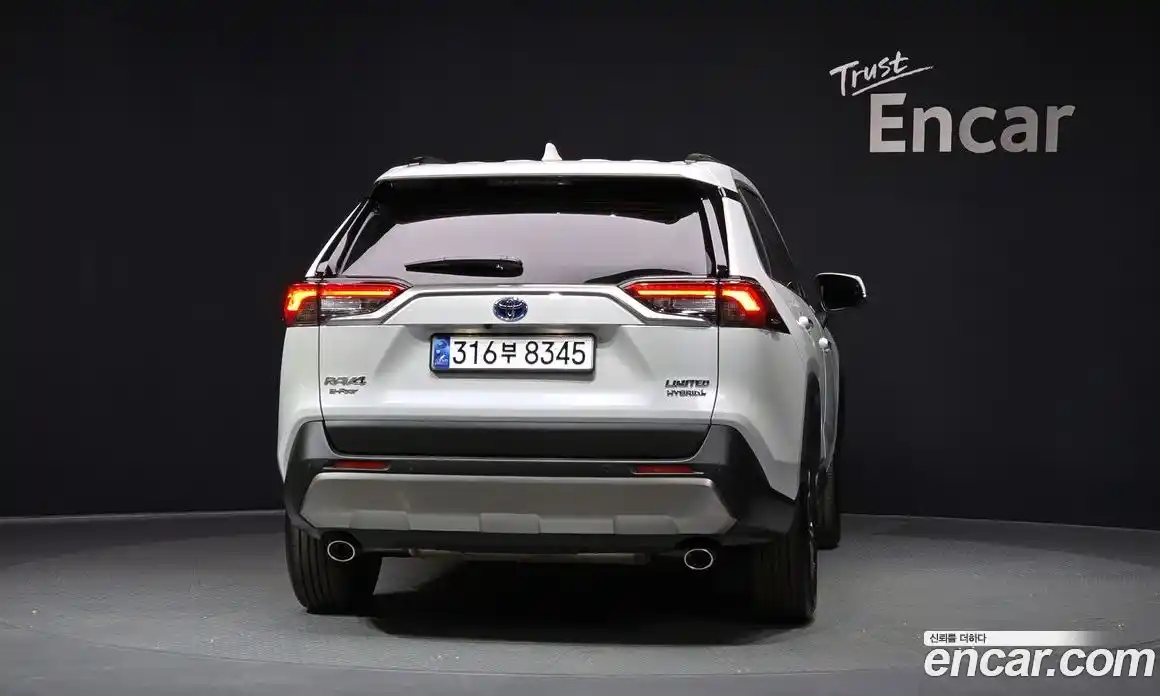 Toyota RAV4 2024 2.5 Автомат в Москве № 432879, фото 4