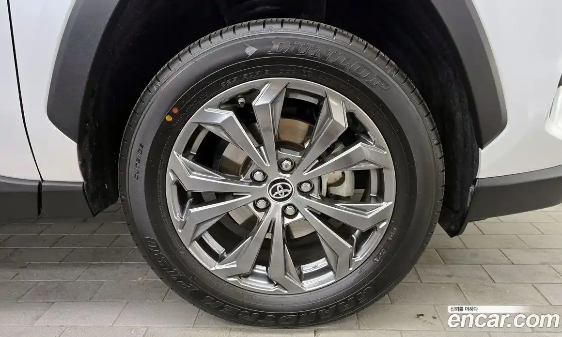 Toyota RAV4 2024 2.5 Автомат в Москве № 432879, фото 5