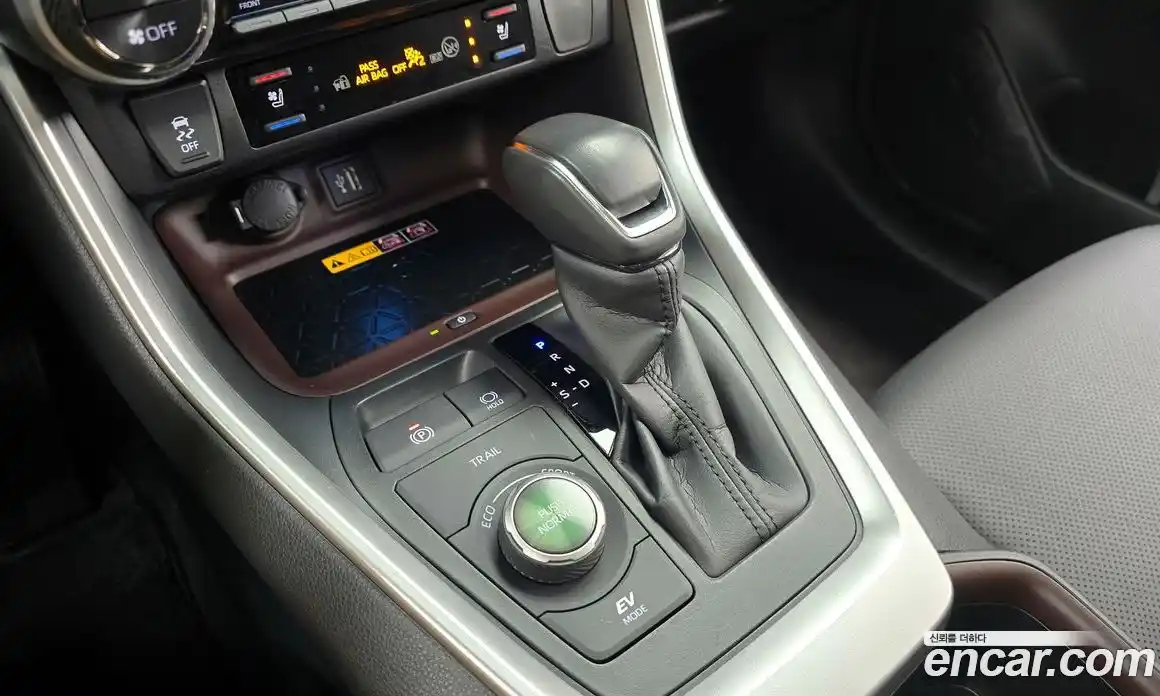 Toyota RAV4 2024 2.5 Автомат в Москве № 432879, фото 9