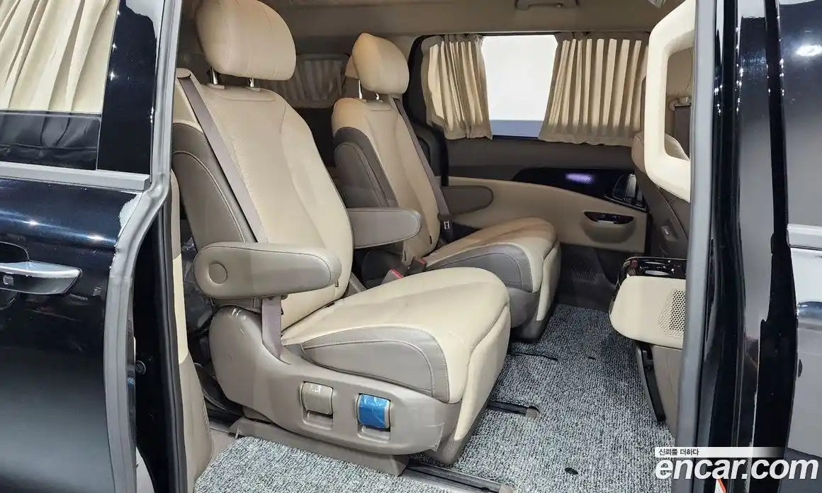 Kia Canival 2023 3.5 Автомат в Москве № 451576, фото 12