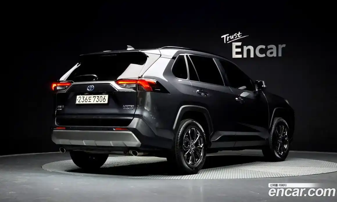 Toyota RAV4 2024 2.5 Автомат в Москве № 472930, фото 1