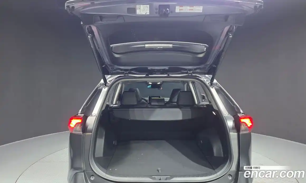 Toyota RAV4 2024 2.5 Автомат в Москве № 472930, фото 19