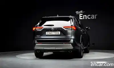 Toyota RAV4 2024 2.5 Автомат в Москве № 472930, миниатюра 3