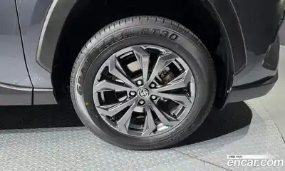 Toyota RAV4 2024 2.5 Автомат в Москве № 472930, миниатюра 4