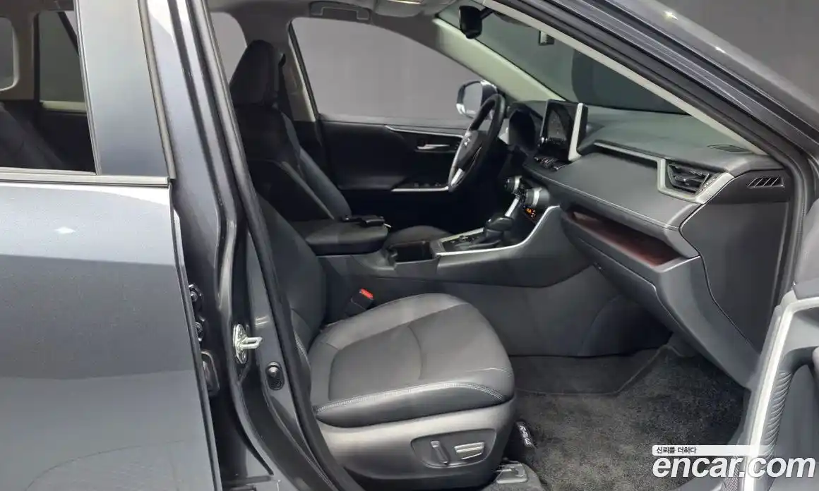 Toyota RAV4 2024 2.5 Автомат в Москве № 472930, фото 10