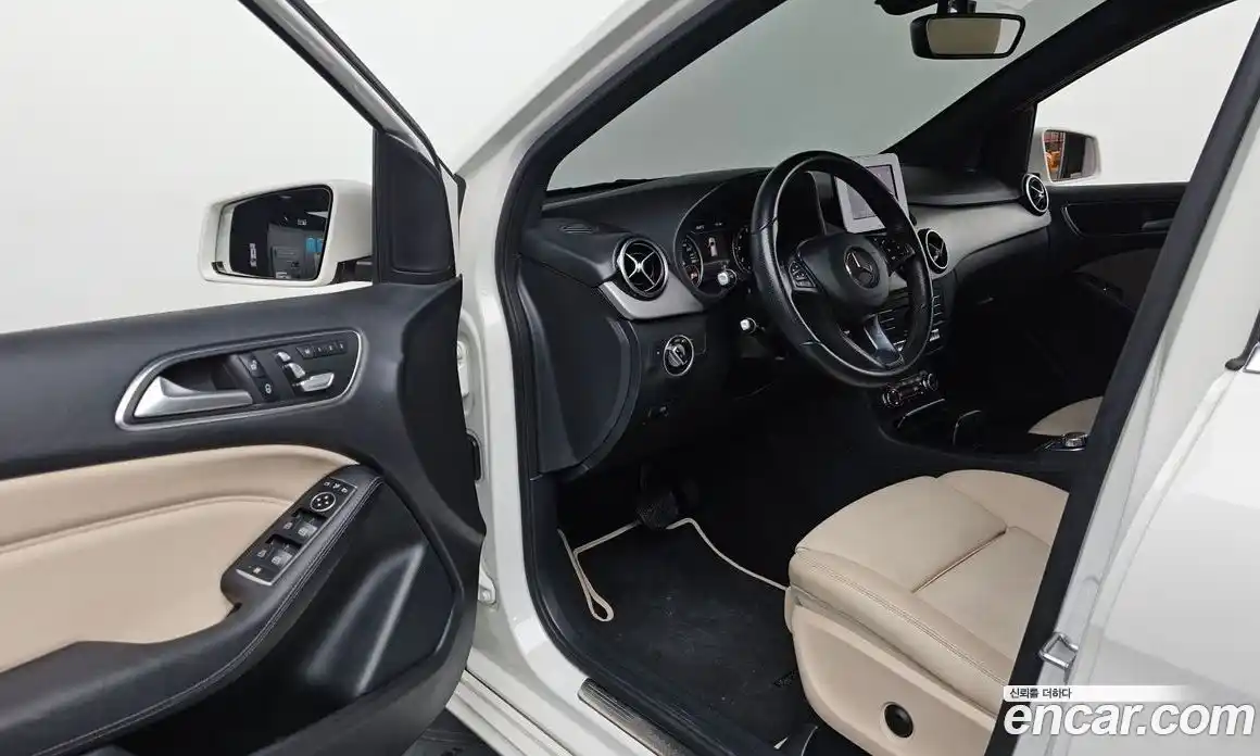 Mercedes-Benz B-Class 2018 2.0 Автомат в Москве № 139332, фото 16