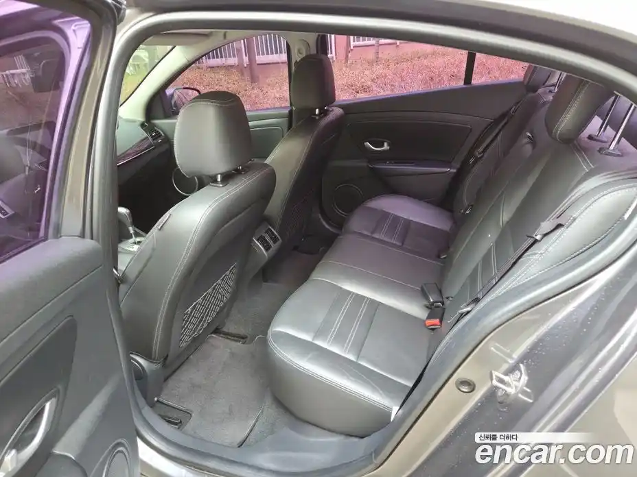 Renault SM3 2016 1.6 Автомат в Москве № 148693, фото 8