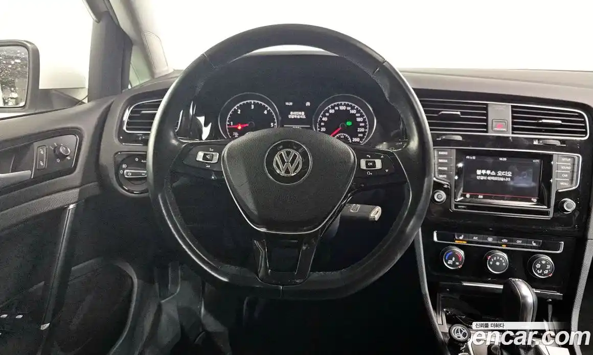 Volkswagen Golf 2014 1.6 Автомат в Москве № 153832, фото 17