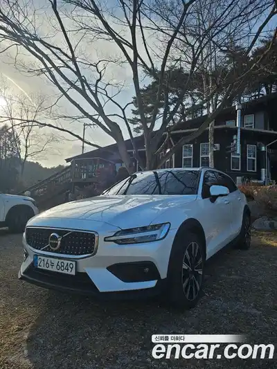 Volvo V60, 2023