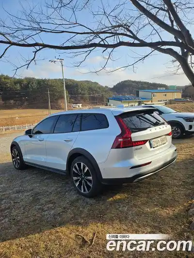 Volvo V60 2023 2.0 Автомат в Москве № 162232, миниатюра 4