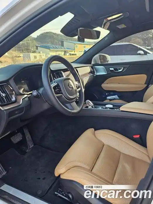 Volvo V60 2023 2.0 Автомат в Москве № 162232, фото 5