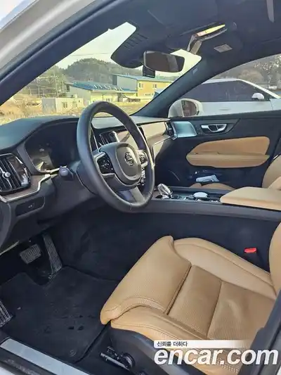 Volvo V60 2023 2.0 Автомат в Москве № 162232, миниатюра 5