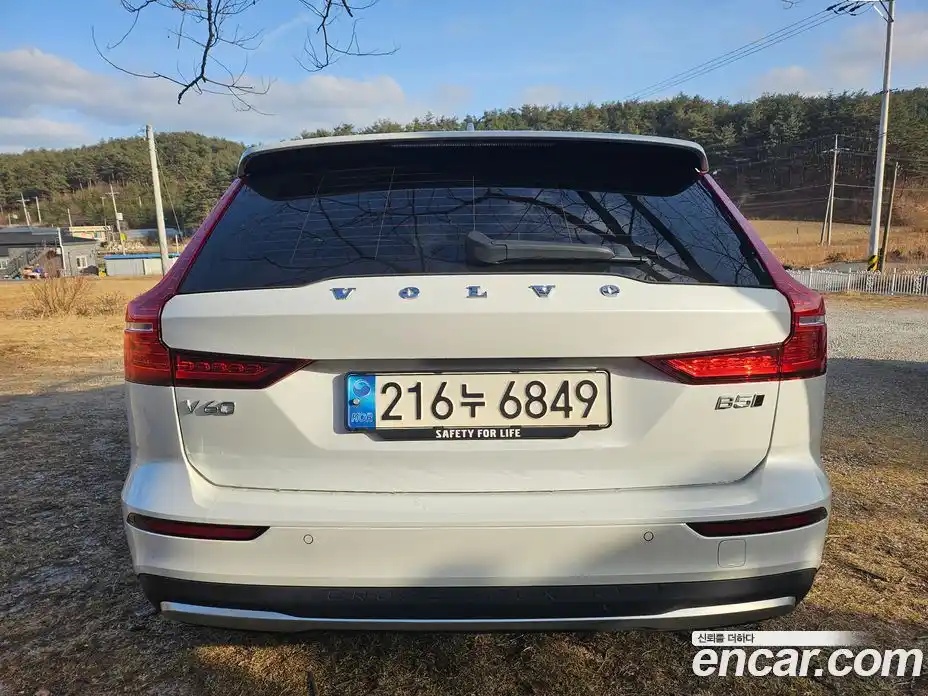 Volvo V60 2023 2.0 Автомат в Москве № 162232, фото 6