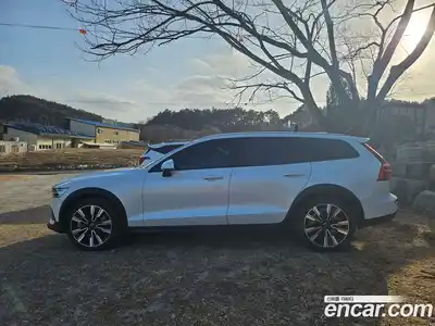 Volvo V60 2023 2.0 Автомат в Москве № 162232, миниатюра 7