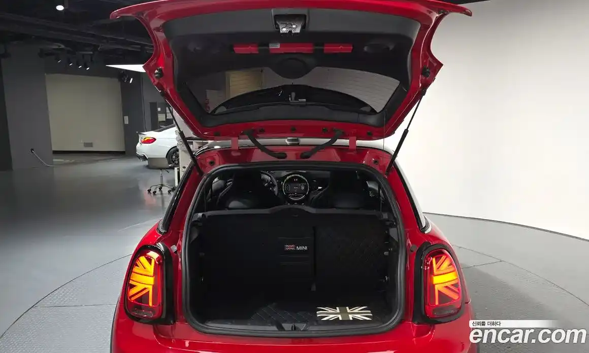 Mini Cooper 2023 2.0 Автомат в Москве № 163935, фото 8