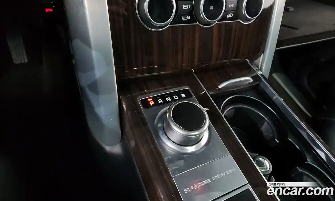 Land Rover Range-Rover 2015 4.4 Автомат в Москве № 166716, фото 9