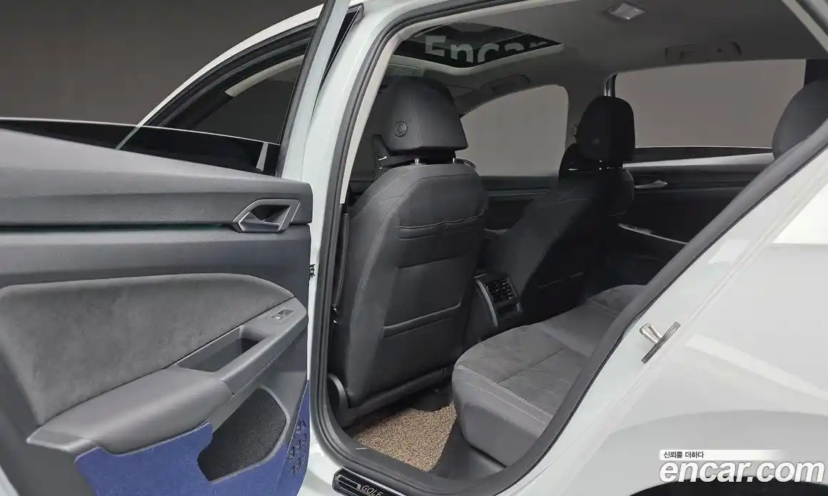 Volkswagen Golf 2023 2.0 Автомат в Москве № 168799, фото 18