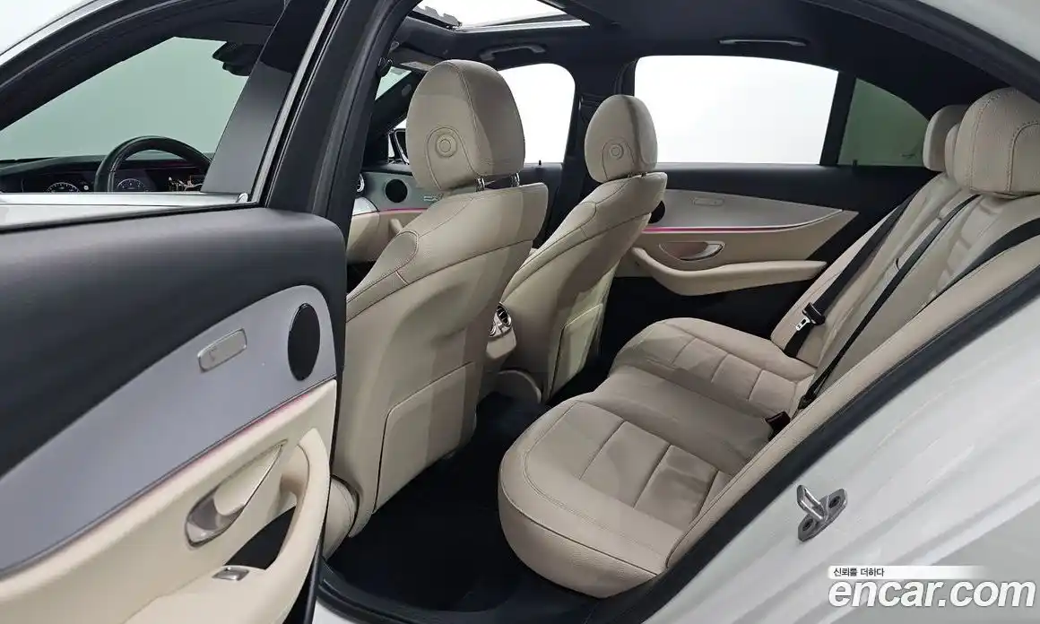 Mercedes-Benz E-Class 2021 2.0 Автомат в Москве № 193938, фото 3