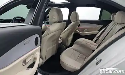 Mercedes-Benz E-Class 2021 2.0 Автомат в Москве № 193938, миниатюра 3