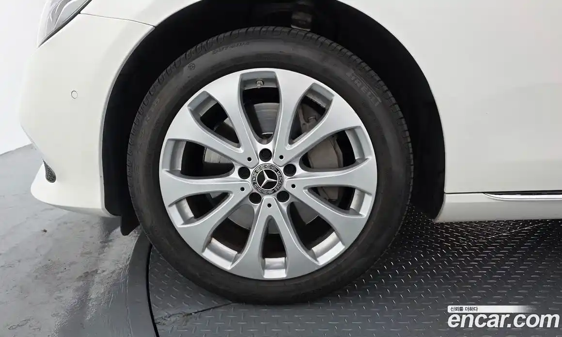 Mercedes-Benz E-Class 2019 2.0 Автомат в Москве № 195135, фото 4